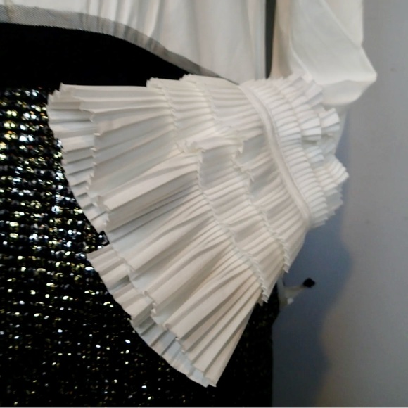 Bcbg MazAxria black and white pleated cuffs long sleeves dress Size 4 - Picture 8 of 17